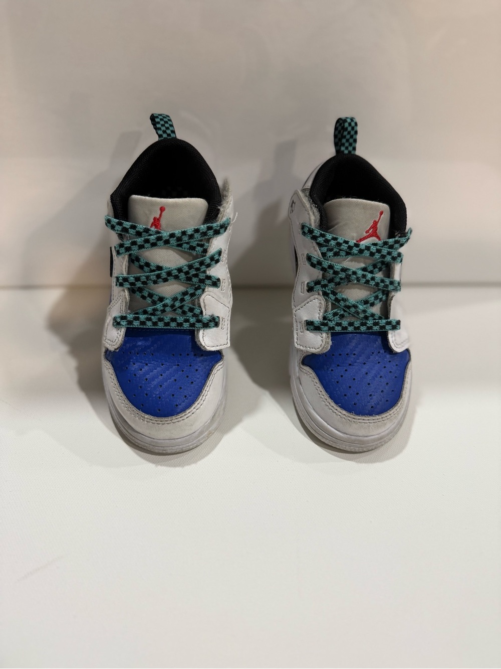 Nike Kids Low-Top Sneakers in White, Blue & Teal Check